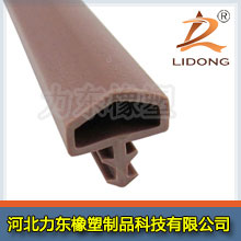 Doors sealing strip slot